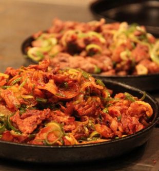 Sådan lærer du lokale madtraditioner at kende, når du rejser